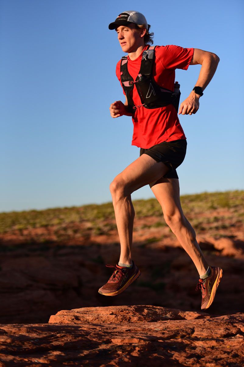Momentum 2.0 Race Vest + 2x UltraFlask 550 Hybrid Bottles - Image 10