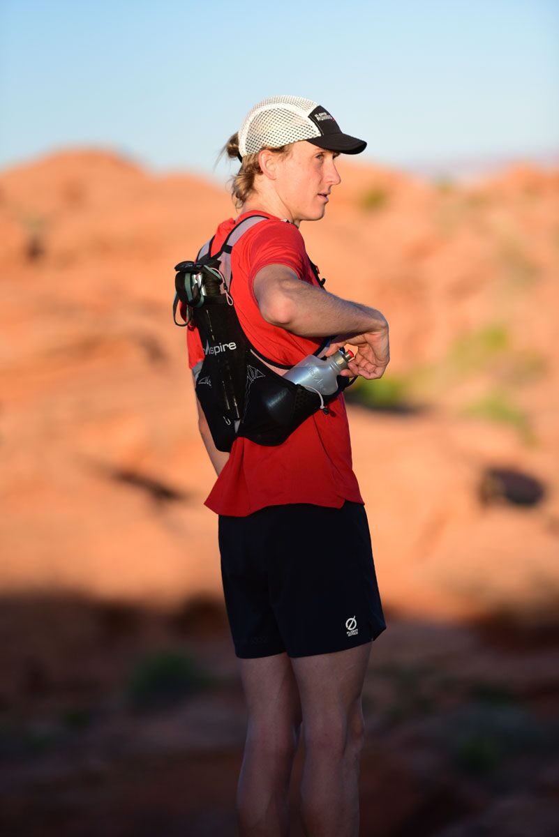 Momentum 2.0 Race Vest + 2x UltraFlask 550 Hybrid Bottles - Image 6